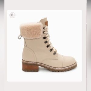 Brand new ozzwear Ugg Lyric Ankle Zip Boots size 7 cream